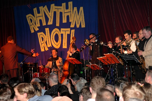 min 2006 11 25 riot 673